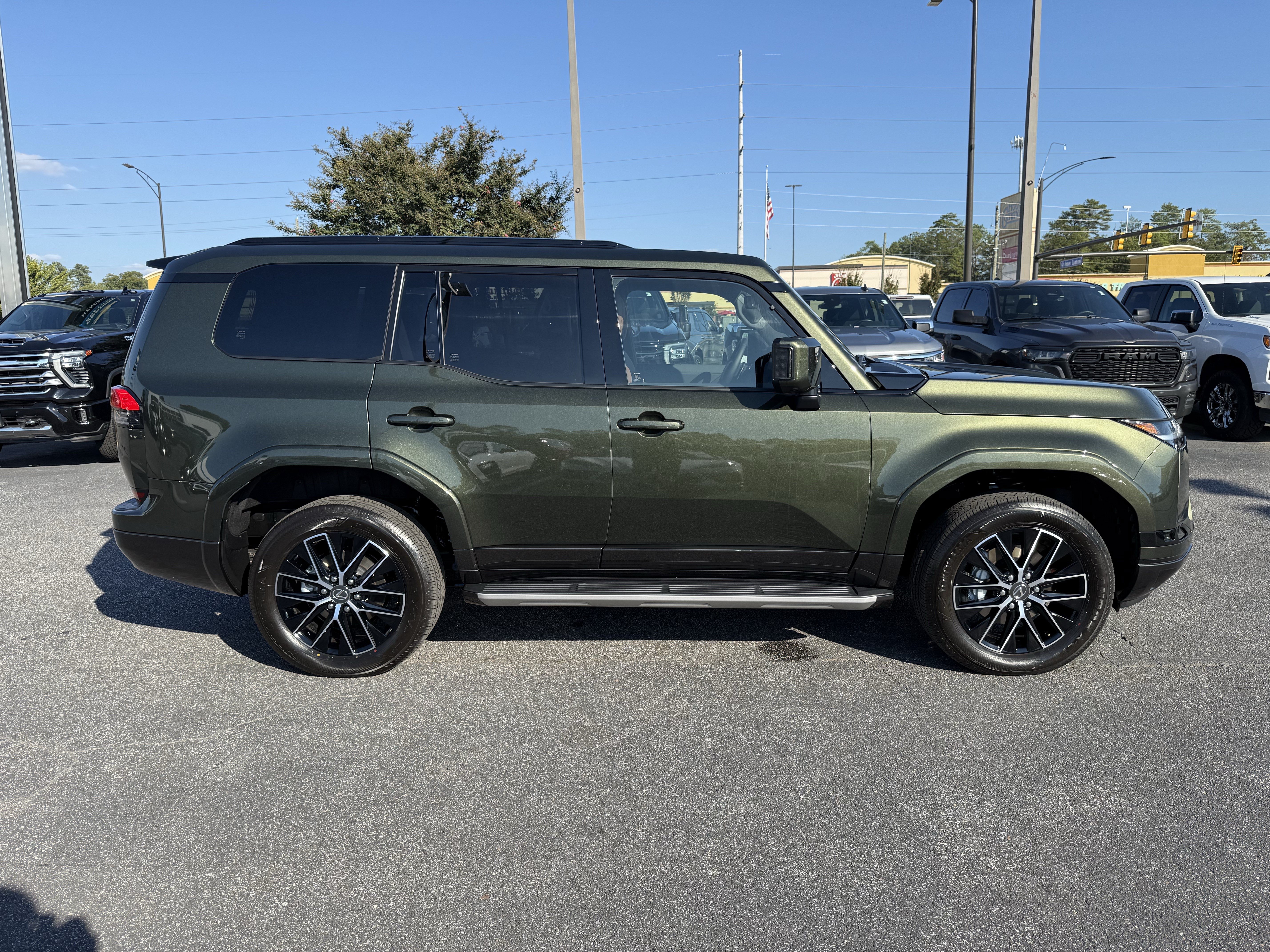 Used 2026 Lexus GX 550 w/ Accessory Package (2T) AWD/4WD image 11