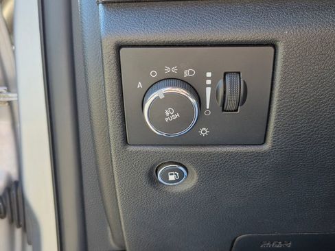 Used 2014 Jeep Grand Cherokee Limited image 25