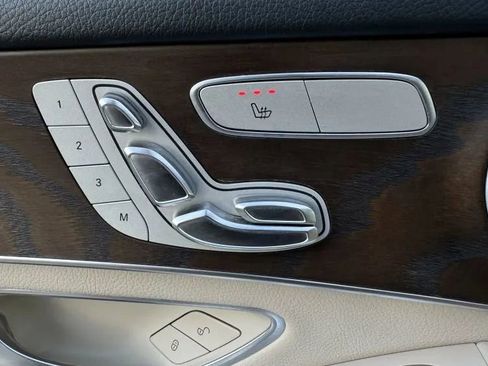 Used 2018 Mercedes-Benz GLC 300 4MATIC w/ Premium Package image 42