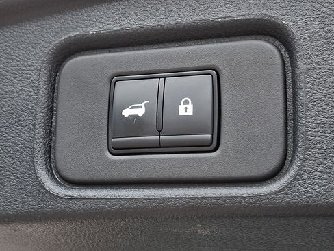 Used 2025 Nissan Pathfinder SL AWD/4WD image 33