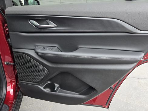 New 2025 Jeep Grand Cherokee L Laredo image 32