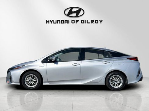 Used 2020 Toyota Prius Prime LE FWD image 2