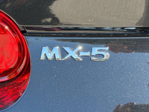 Used 2021 MAZDA MX-5 Miata Club w/ Appearance Package RWD image 27
