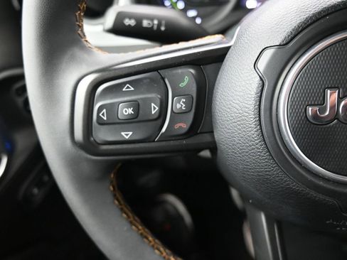 Used 2024 Jeep Wrangler Unlimited image 23