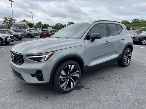 New 2026 Volvo XC40 B4 Plus w/ Protection Package Premier image 28