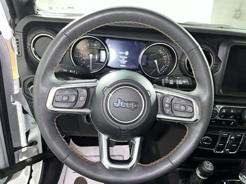 Used 2023 Jeep Wrangler Unlimited Sahara AWD/4WD image 16