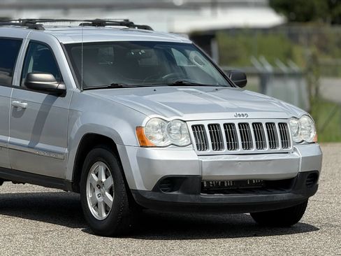 Used 2010 Jeep Grand Cherokee Laredo AWD/4WD image 15