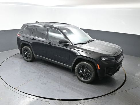 New 2026 Jeep Grand Cherokee Laredo AWD/4WD image 31