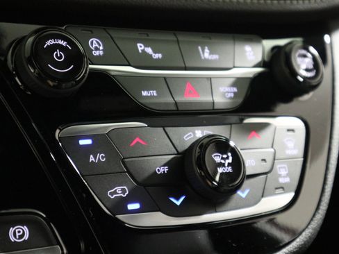 New 2026 Chrysler Pacifica Select image 27