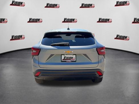 Used 2024 Chevrolet Trax LS w/ LS Convenience Package FWD image 7