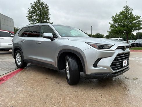 Used 2025 Toyota Grand Highlander FWD image 4