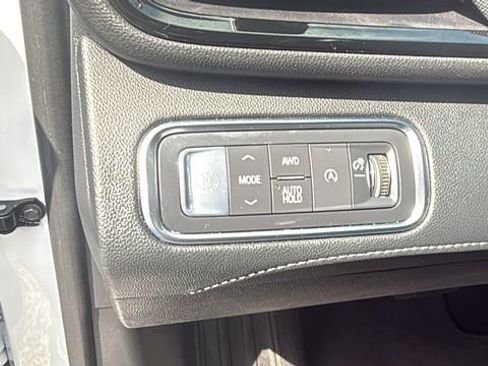 Used 2025 Buick Enclave Preferred AWD/4WD image 14