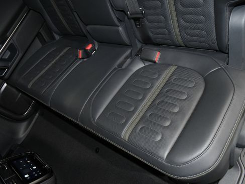 Used 2022 Rivian R1S Launch Edition image 19