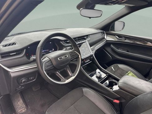 Used 2022 Jeep Grand Cherokee Altitude image 16