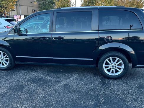 Used 2019 Dodge Grand Caravan SXT image 9