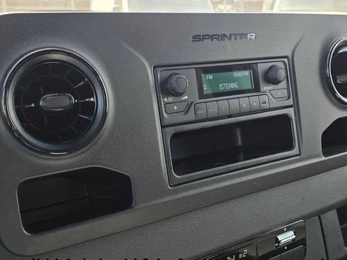 Used 2025 Mercedes-Benz Sprinter 2500 image 35
