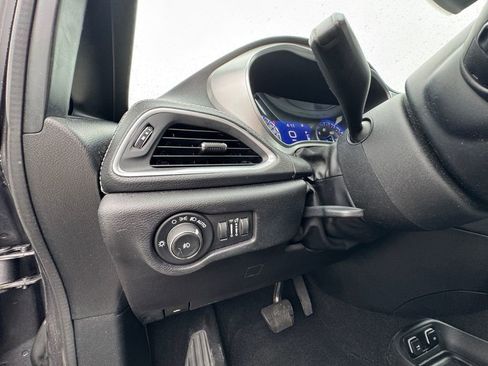 Used 2020 Chrysler Pacifica Limited w/ Advanced Safetytec Group FWD image 25