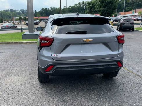 Certified 2025 Chevrolet Trax LS w/ LS Convenience Package FWD image 7