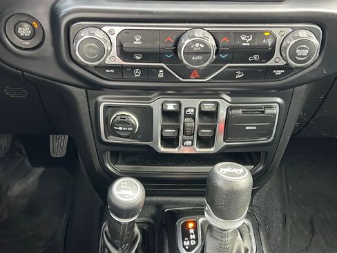 Used 2019 Jeep Wrangler Unlimited Sport image 30