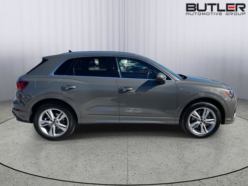 Used 2022 Audi Q3 2.0T Premium w/ Convenience Package image 4