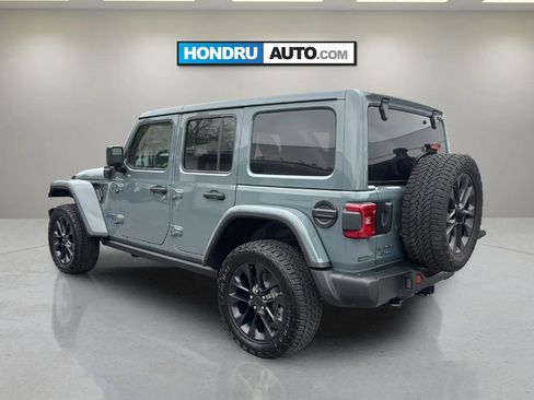 Used 2025 Jeep Wrangler Unlimited Sahara AWD/4WD image 3