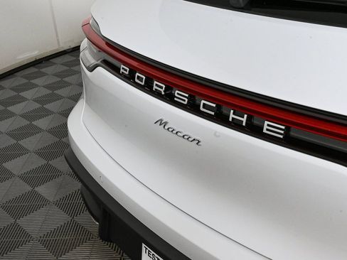 Certified 2025 Porsche Macan AWD image 37