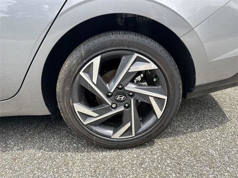 New 2025 Hyundai Elantra SEL image 19