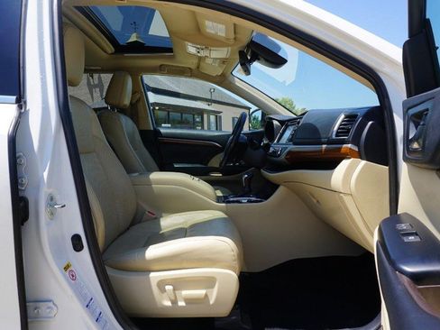 Used 2019 Toyota Highlander Limited AWD/4WD image 32