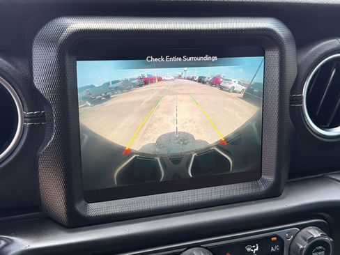 Used 2021 Jeep Wrangler Unlimited Sahara AWD/4WD image 25