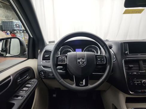 Used 2019 Dodge Grand Caravan SXT w/ Driver Convenience Group image 14