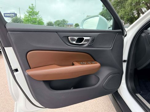 Certified 2025 Volvo V60 B5 Cross Country Plus AWD/4WD image 9