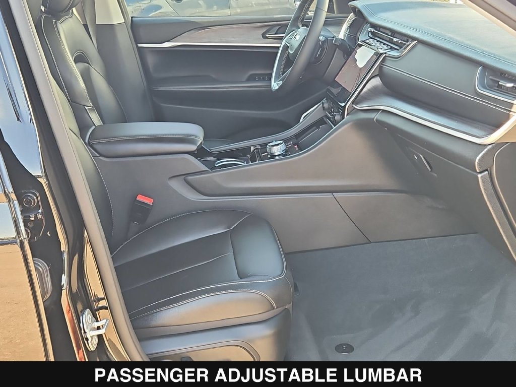 Used 2023 Jeep Grand Cherokee L Limited AWD/4WD image 30