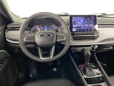 Used 2023 Jeep Compass Latitude AWD/4WD image 20