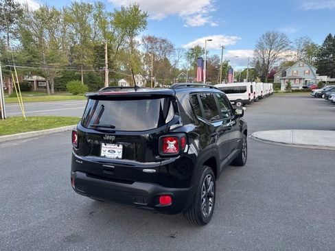 Used 2018 Jeep Renegade Latitude w/ Cold Weather Group AWD/4WD image 6
