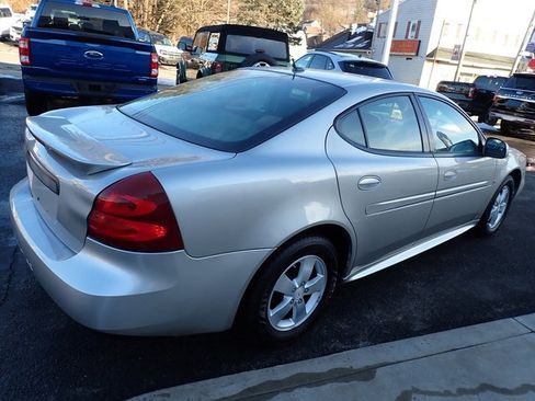 Used 2008 Pontiac Grand Prix SE image 6