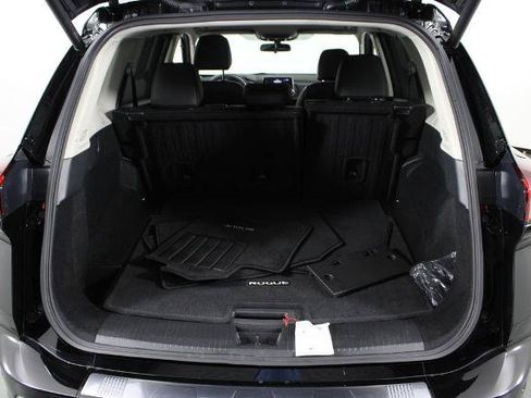 Certified 2024 Nissan Rogue SV w/ SV Premium Package FWD image 18