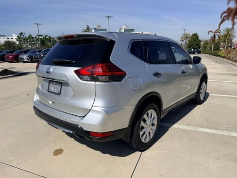 Used 2017 Nissan Rogue S image 3