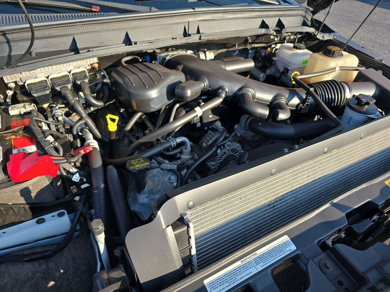 Used 2013 Ford F550 Luxury w/ Payload Upgrade Pkg RWD image 13