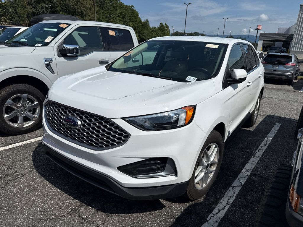 Used 2024 Ford Edge SEL AWD/4WD image 4