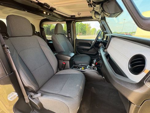 Used 2025 Jeep Wrangler Sport AWD/4WD image 26