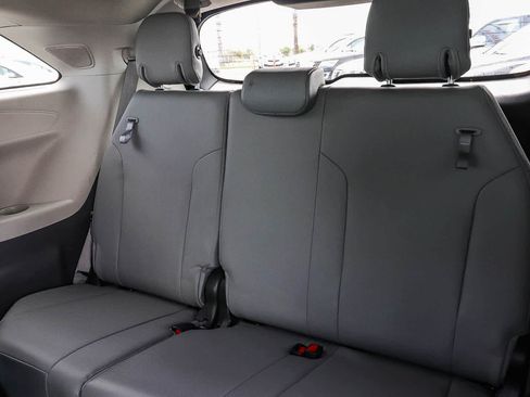 Used 2021 Toyota Sienna XLE w/ XLE Plus Package FWD image 29
