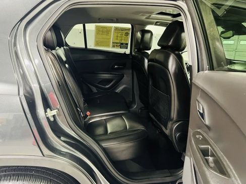 Used 2020 Chevrolet Trax Premier image 32
