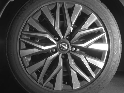 Used 2025 Nissan Altima 2.5 SV image 12