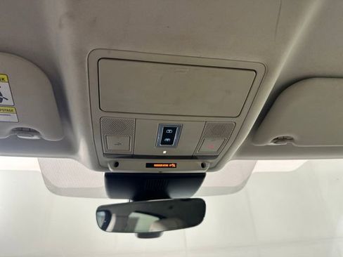 Used 2020 Jaguar E-PACE SE image 24