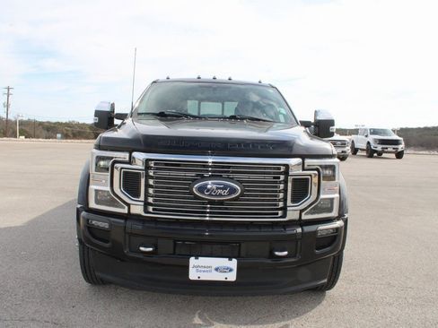 Certified 2022 Ford F450 Platinum w/ FX4 Off-Road Package image 3