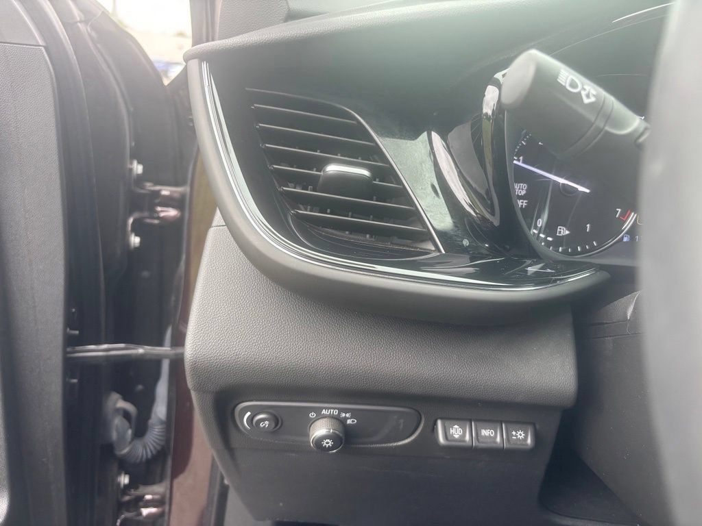 Used 2023 Buick Envision Avenir AWD/4WD image 20