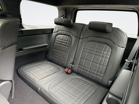 Used 2026 Rivian R1S Premium AWD/4WD image 27
