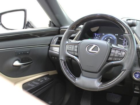 Used 2019 Lexus ES 300h Luxury image 51