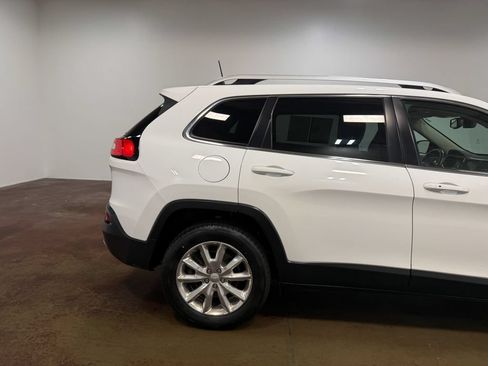 Used 2017 Jeep Cherokee Limited AWD/4WD image 32
