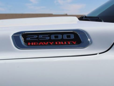 Used 2025 RAM 2500 Laramie AWD/4WD image 15